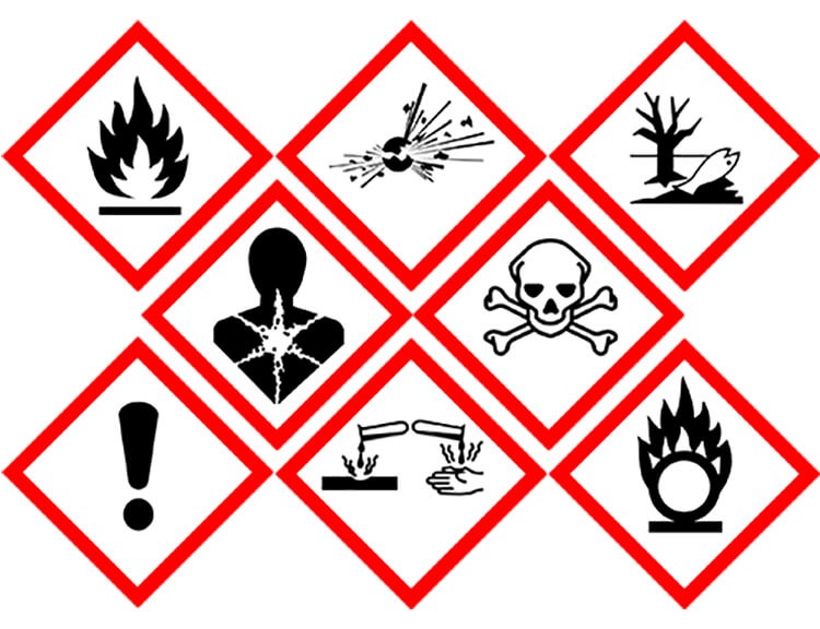 Bảng chỉ dẫn an toàn hóa chất hiển thị các nhãn hóa chất cảnh báo