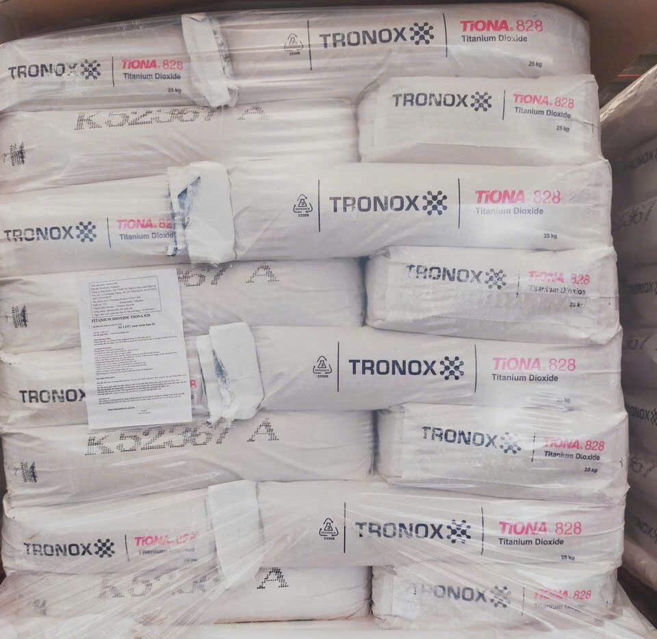 TiO2 Titanium dioxide là một loại bột màu trắng, không mùi và không vị.